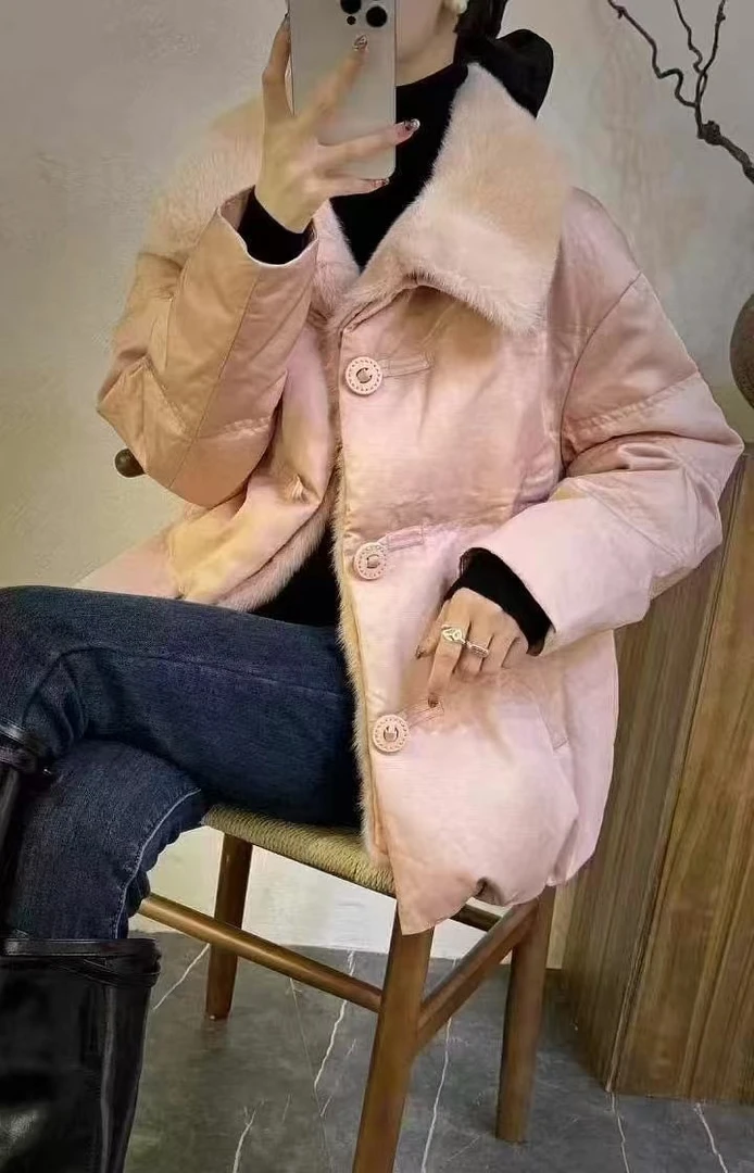 《Kin.轻奢服饰》新款原创设计师款大毛领可拆卸小皮扣外套（特价）