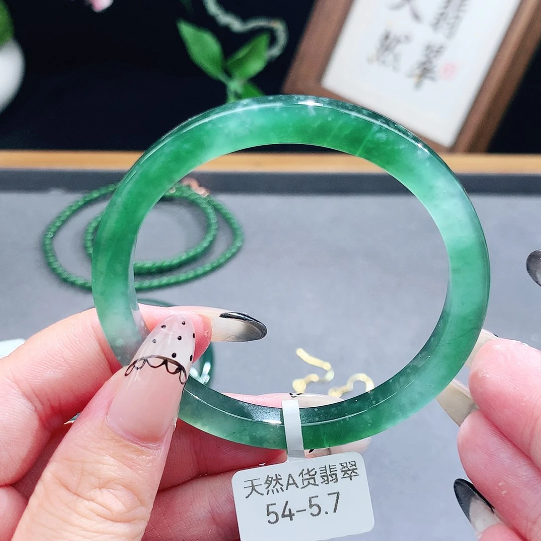 翡翠手镯（圆镯）未镶嵌