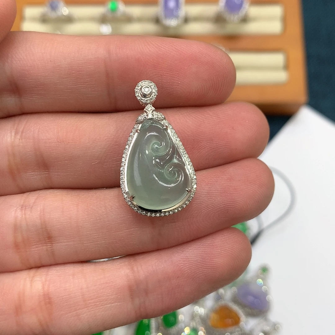 翡翠吊坠(不含链)18K金镶嵌晴水如意