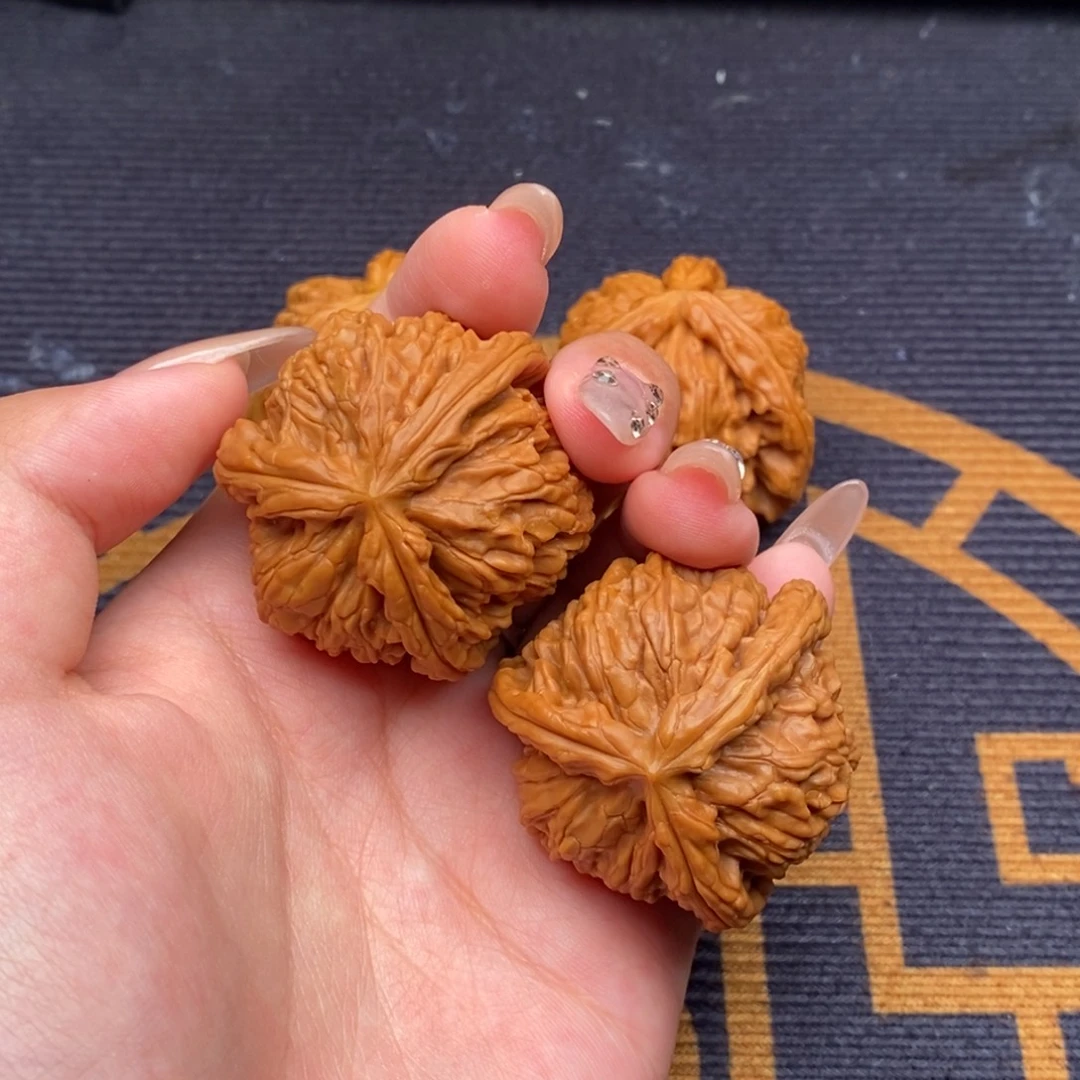 夜***雨吊坠文玩核桃白狮子正奔