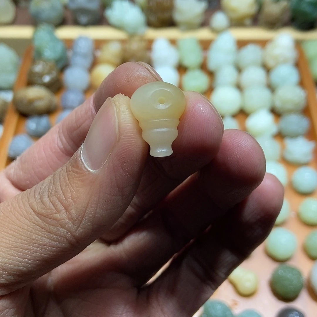 和田玉未镶嵌颈饰定制