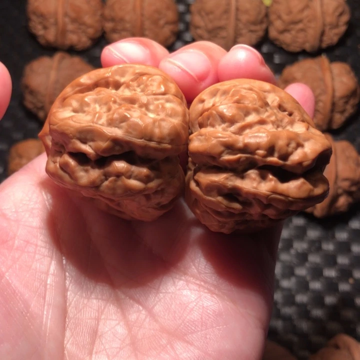 文玩核桃把件一线天四深开蛙王39