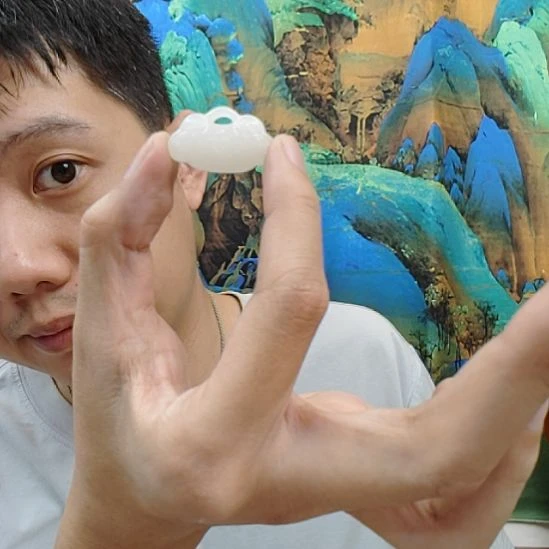 绿***光和田玉未镶嵌颈饰