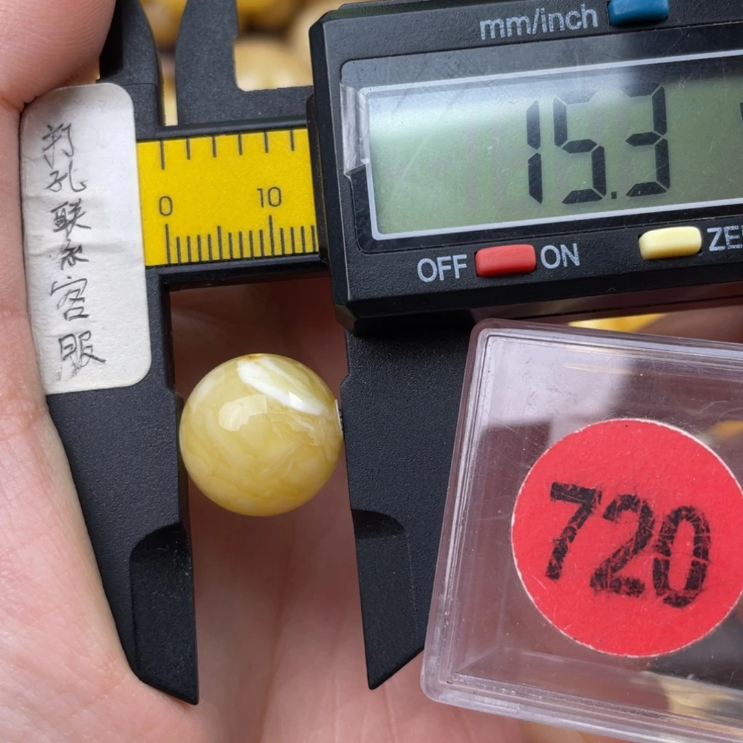 ****子蜜蜡未镶嵌珠宝奇石