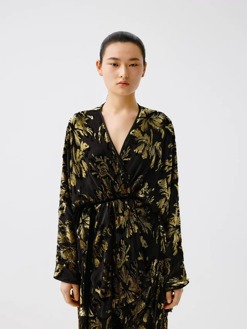 【张羽推荐】LAMAISONJADE玉琼2025秋冬汉服交领烧花外套