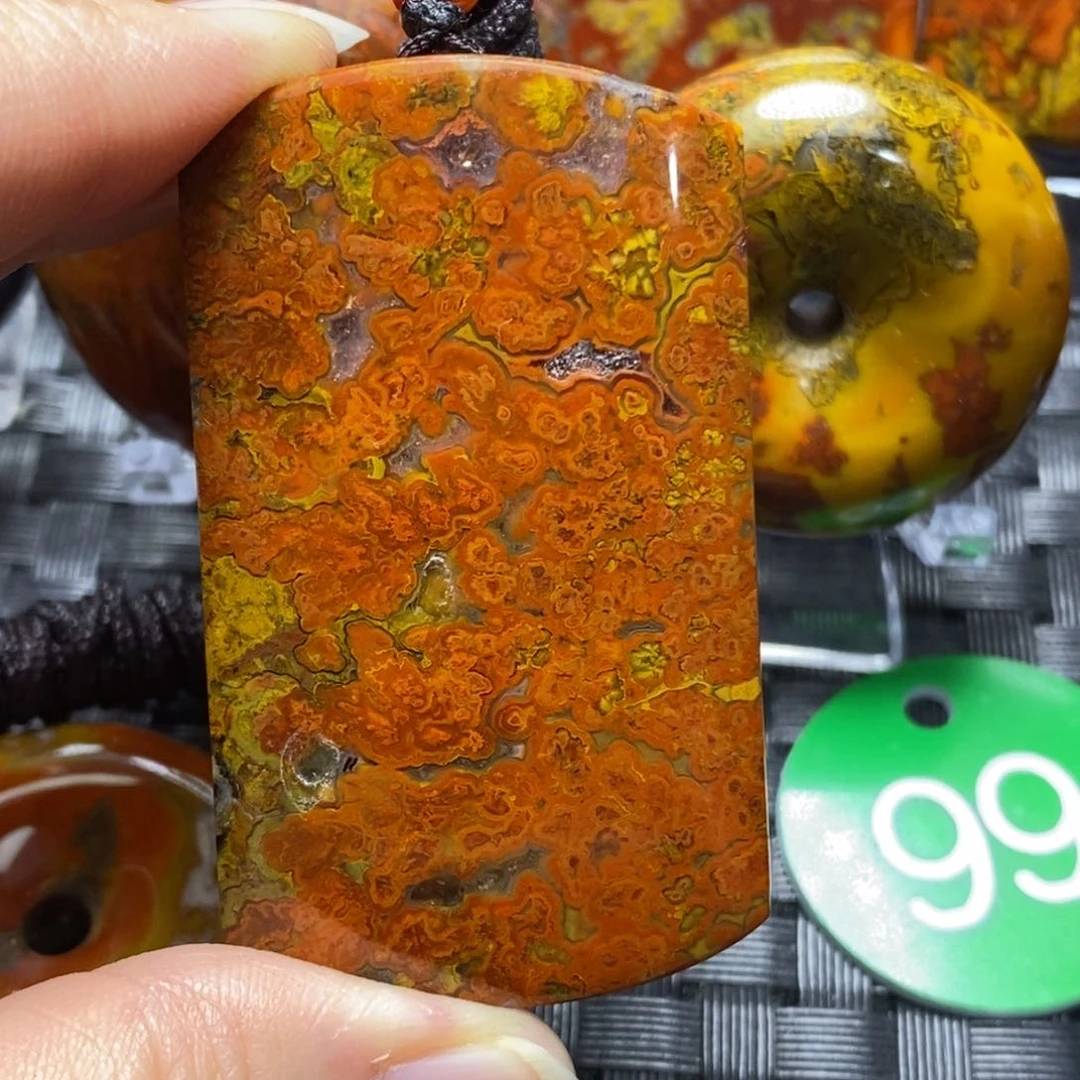 未镶嵌颈饰玛瑙/玉髓三*