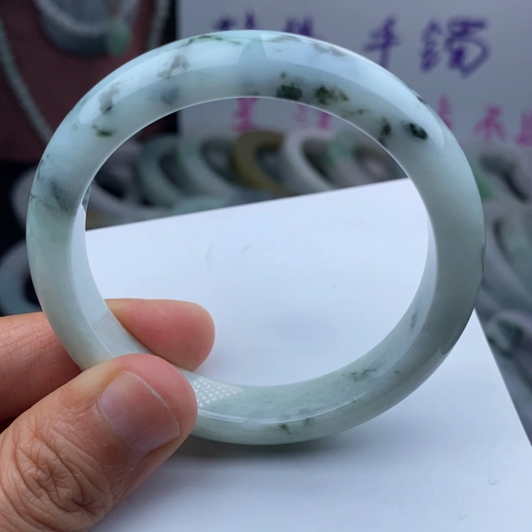 翡翠手镯未镶嵌爱***妞
