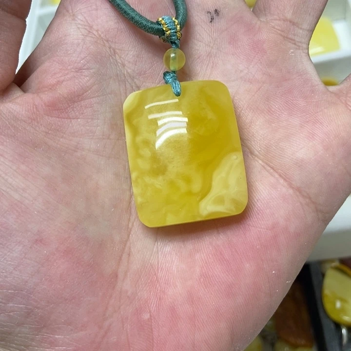 蜜蜡未镶嵌裸石吊坠
