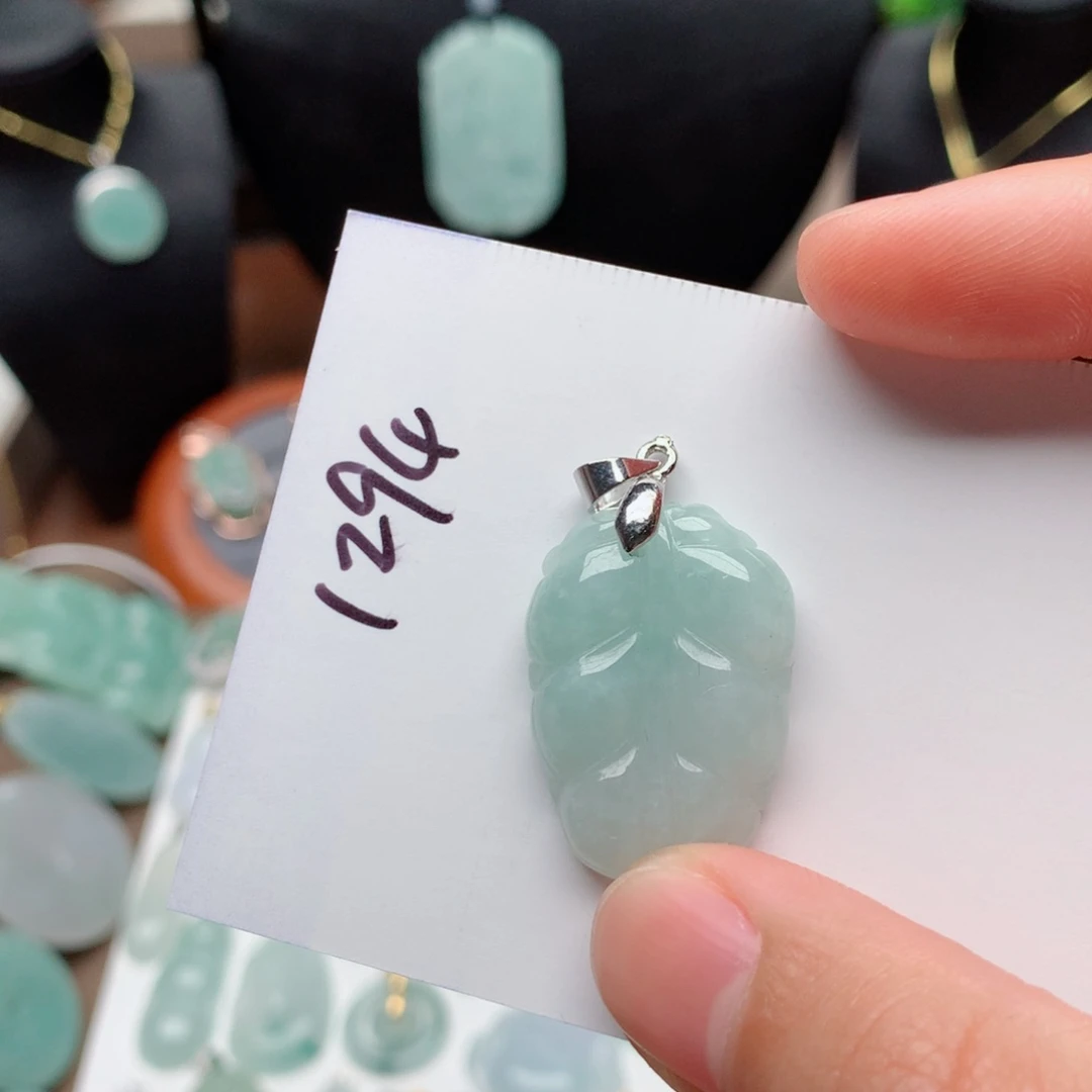 翡翠颈饰合金吊坠