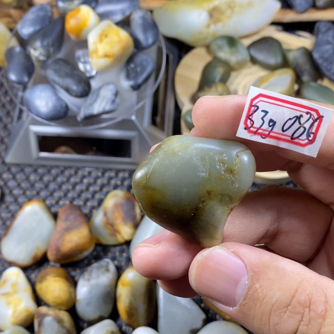 和田玉（糖玉）未镶嵌挂件