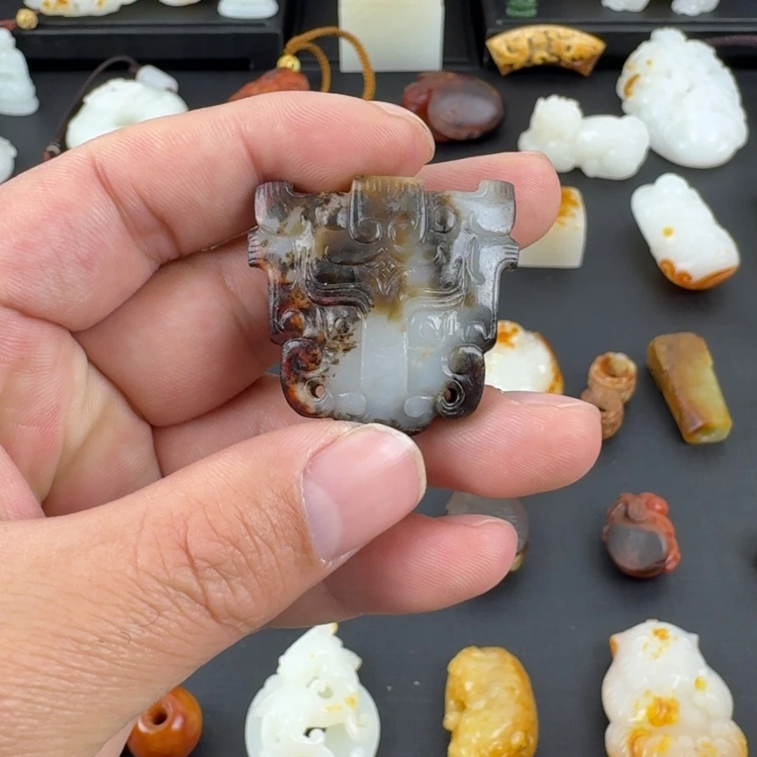 和田玉（糖玉）颈饰未镶嵌祁**！