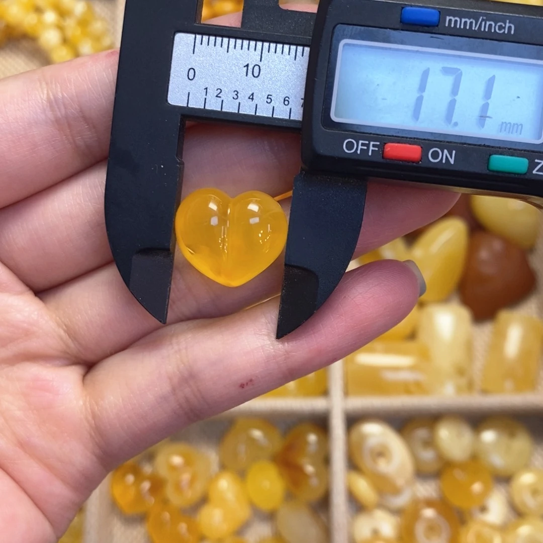 琥珀颈饰未镶嵌屁桃