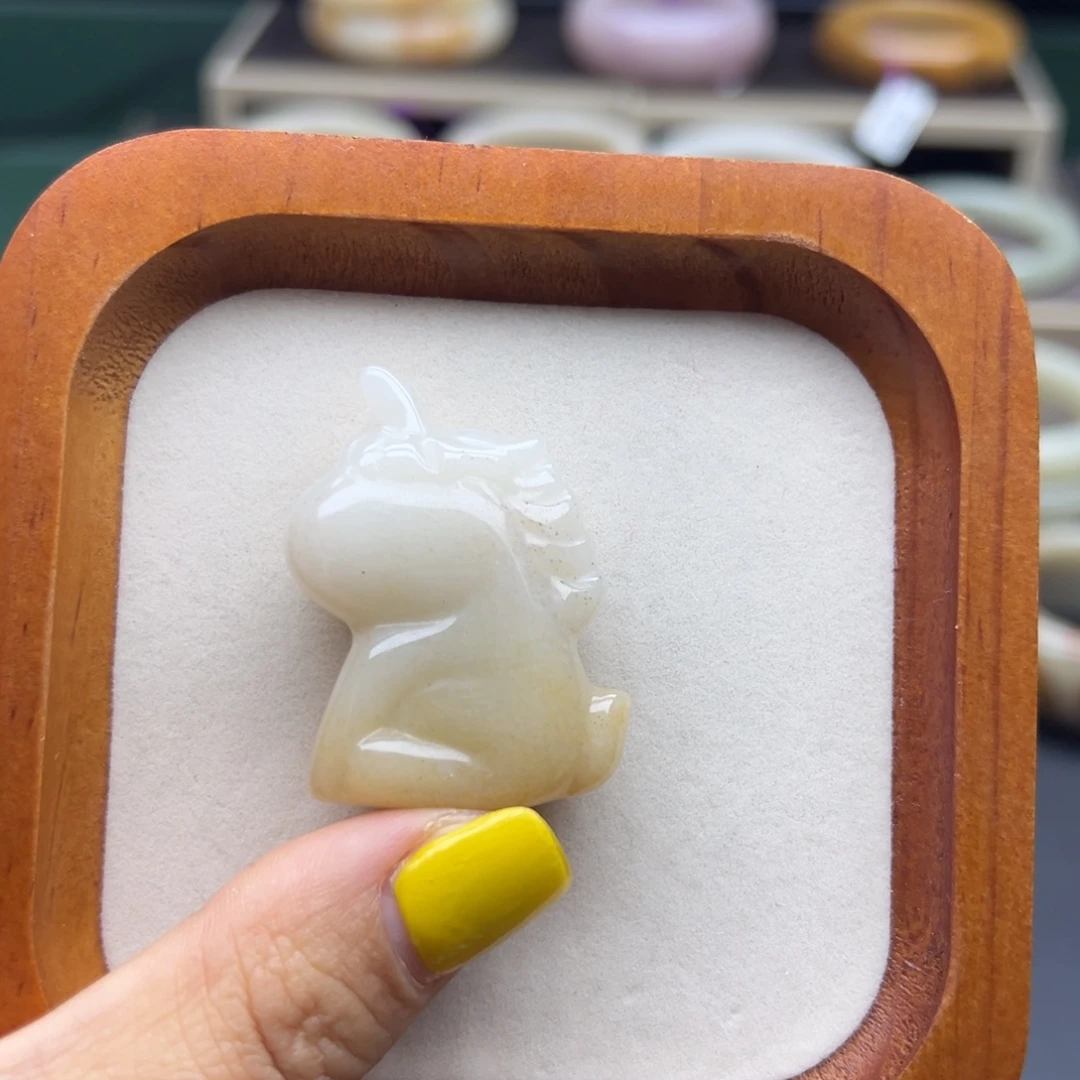 石英岩玉未镶嵌手镯