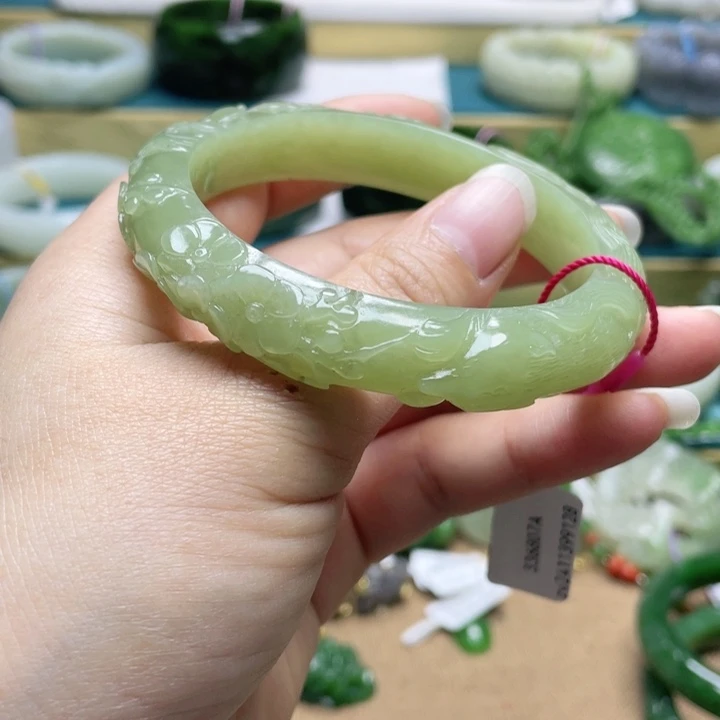 和田玉手镯59圈口。编号119银S925镶嵌