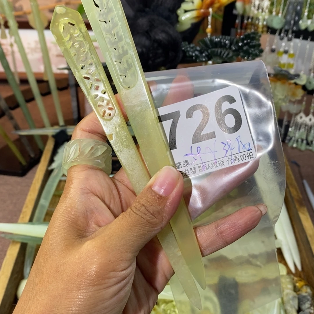 小***好未镶嵌蛇纹石玉发饰