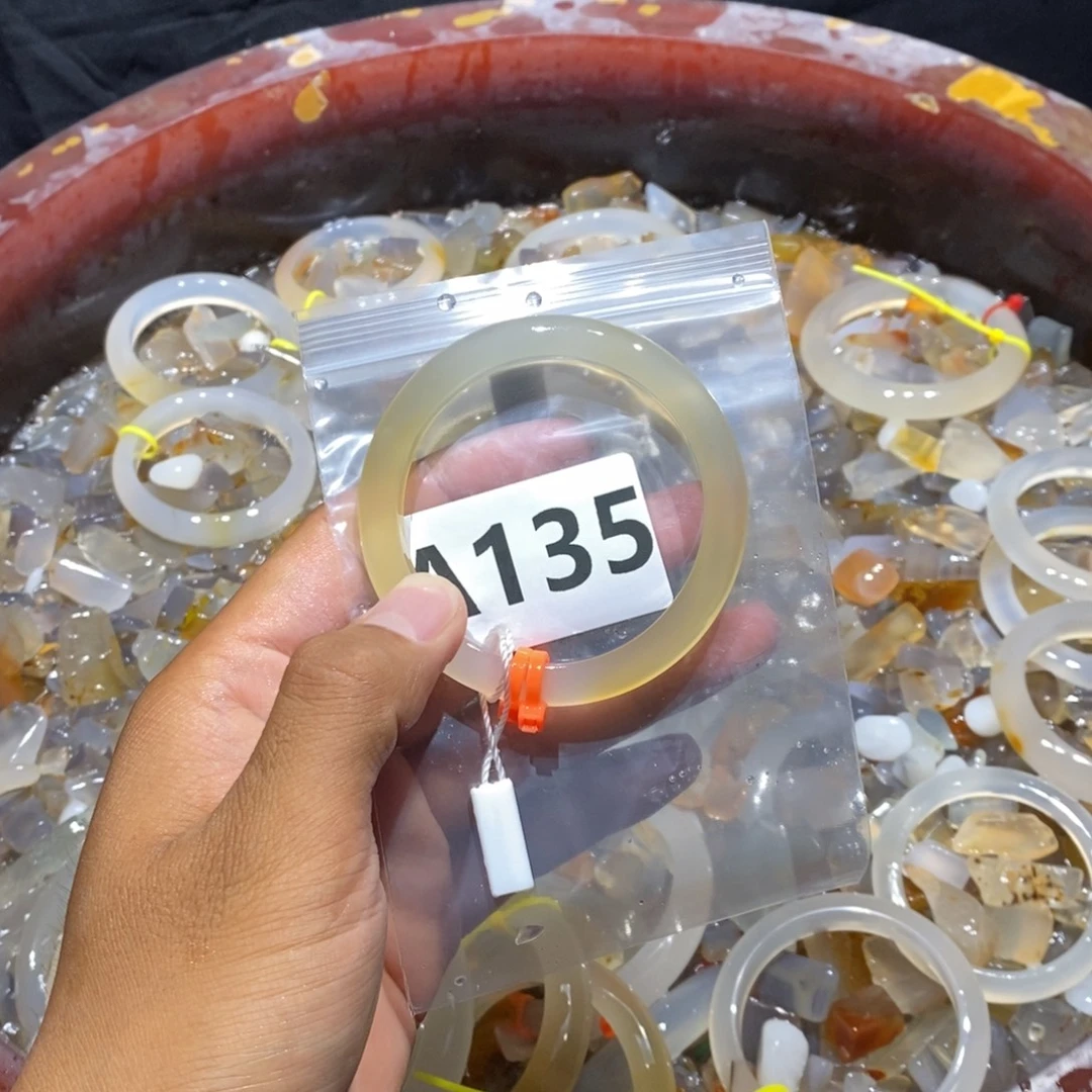 大***饭手镯玛瑙/玉髓未镶嵌