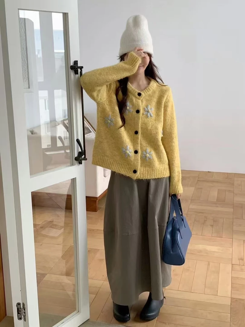 2025新款韩系设计感洋气减龄软糯百搭立体钩花针织开衫温柔气质潮