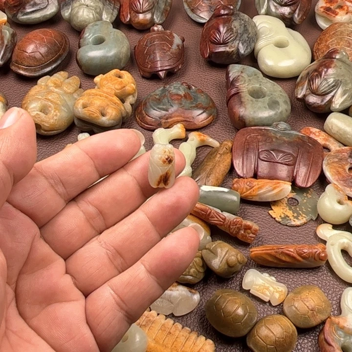 颈饰未镶嵌岫岩河磨玉（透闪石质玉）少*?