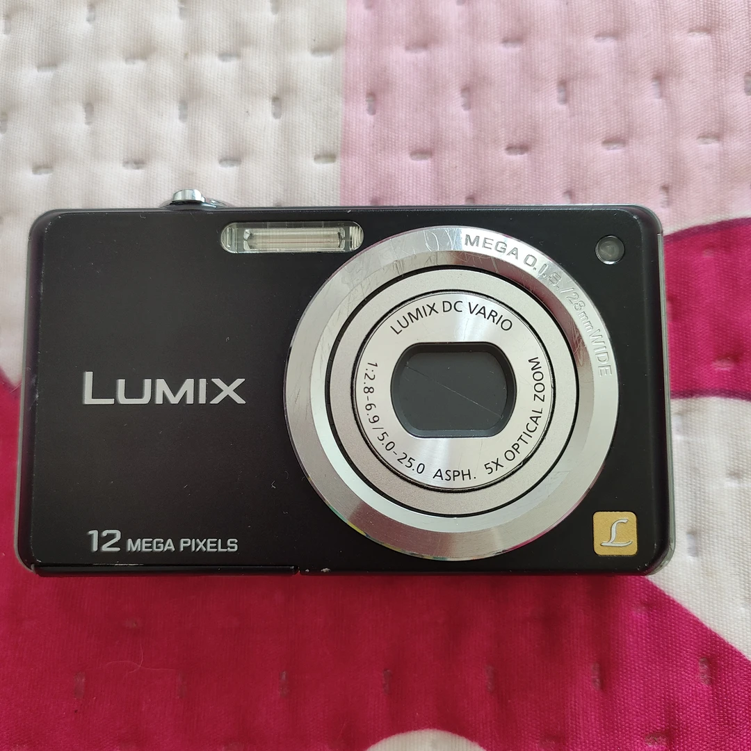 9新 Panasonic/松下 fh1 1200万像素4倍光变配件齐全No退换