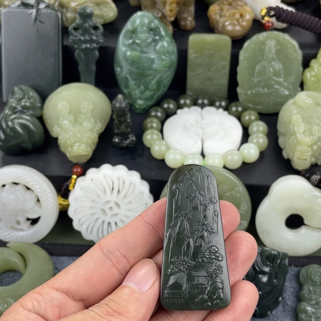 隐***人和田玉未镶嵌颈饰