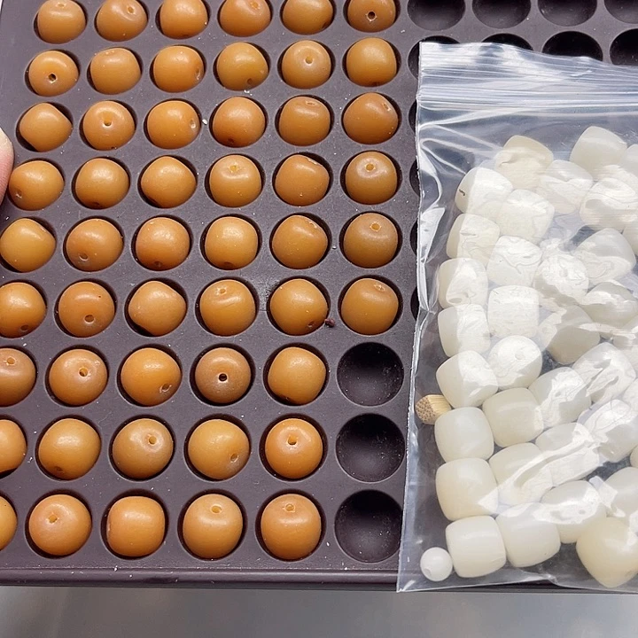 白玉菩提吊坠谷**合瑕疵双拼