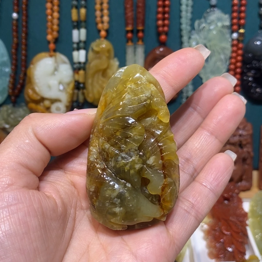 蛇纹石玉未镶嵌颈饰