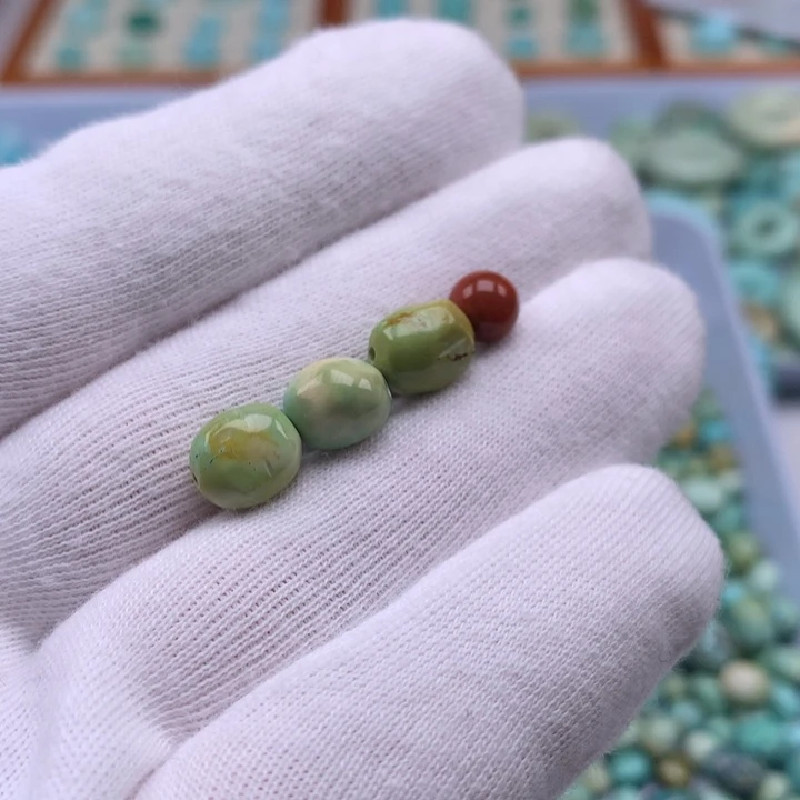 知***鸟南红玛瑙未镶嵌珠宝奇石