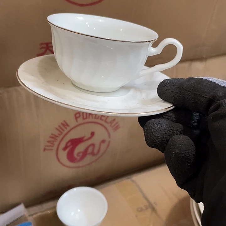 瓷片汉玉金边杯碟一套
