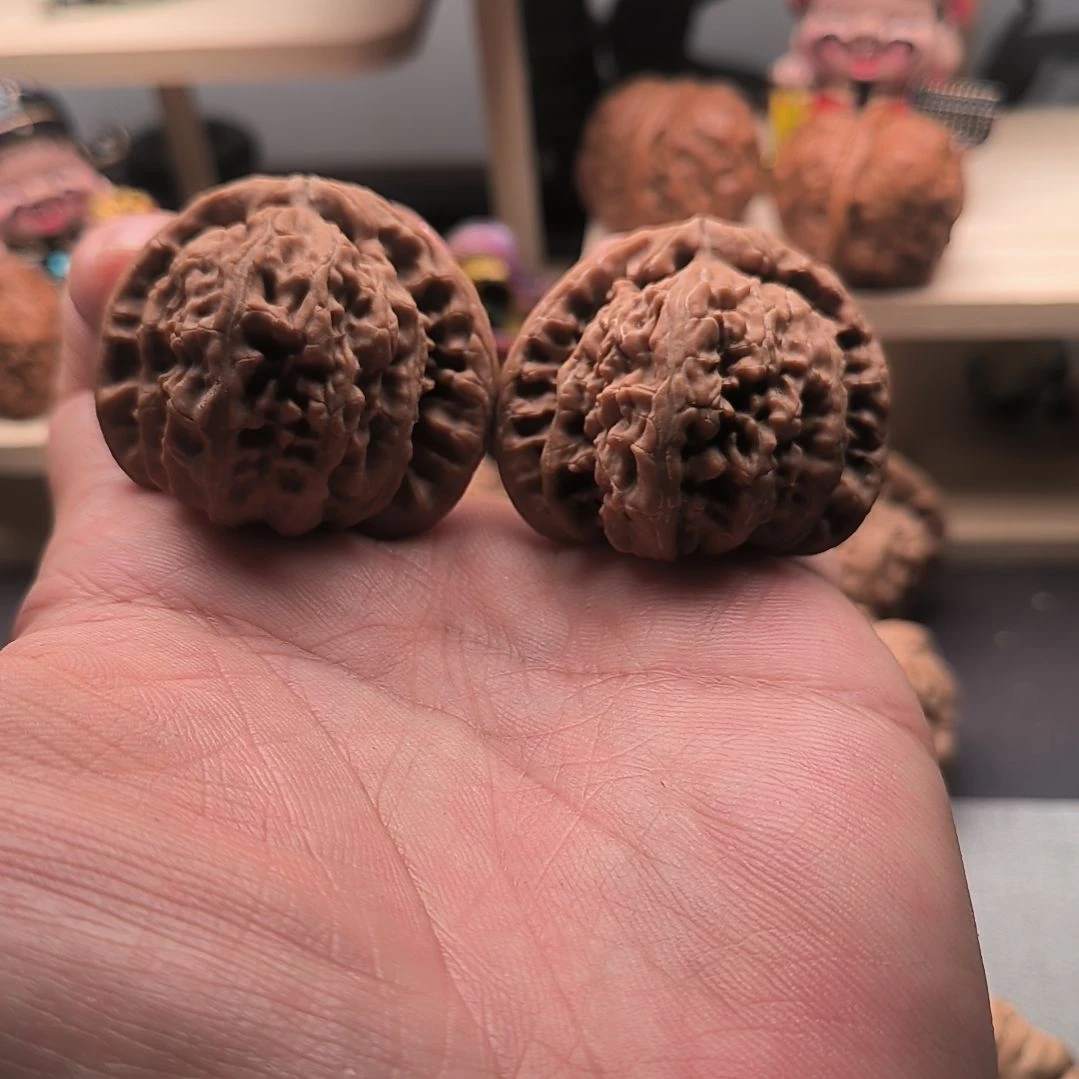 帅***毛文玩核桃吊坠白狮子