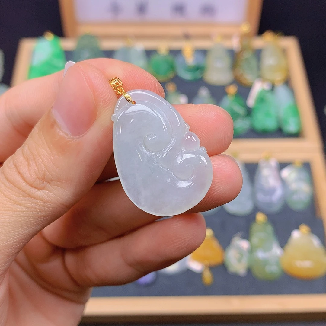 翡翠18K金镶嵌颈饰翡翠