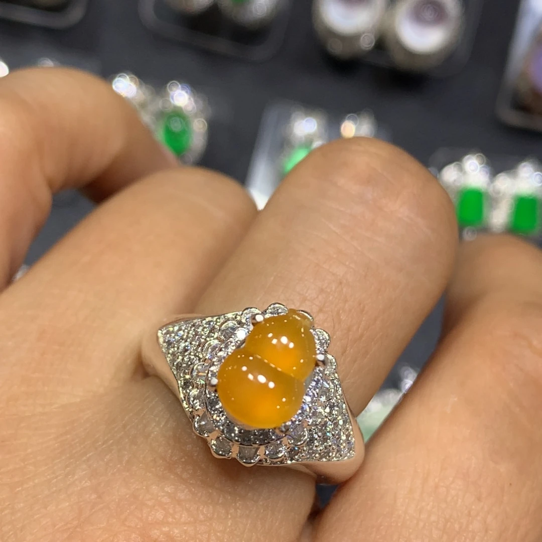 翡翠戒指未镶嵌买断不退