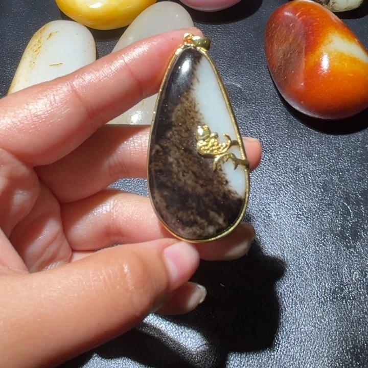 和田玉未镶嵌珠宝奇石