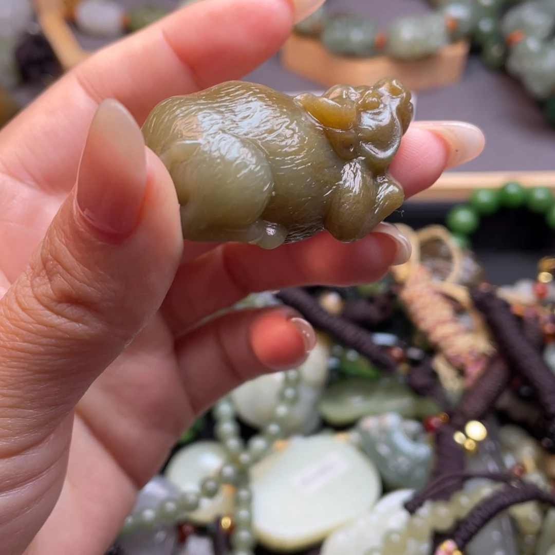 和田玉颈饰未镶嵌H**点