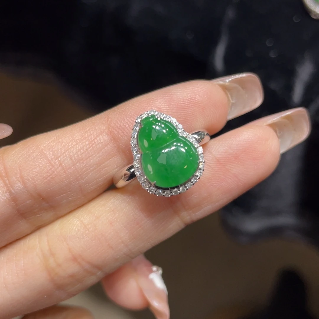 翡翠颈饰18K金镶嵌天然缅甸翡翠