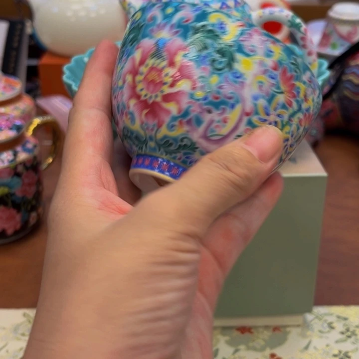花花绿绿地开着灯看