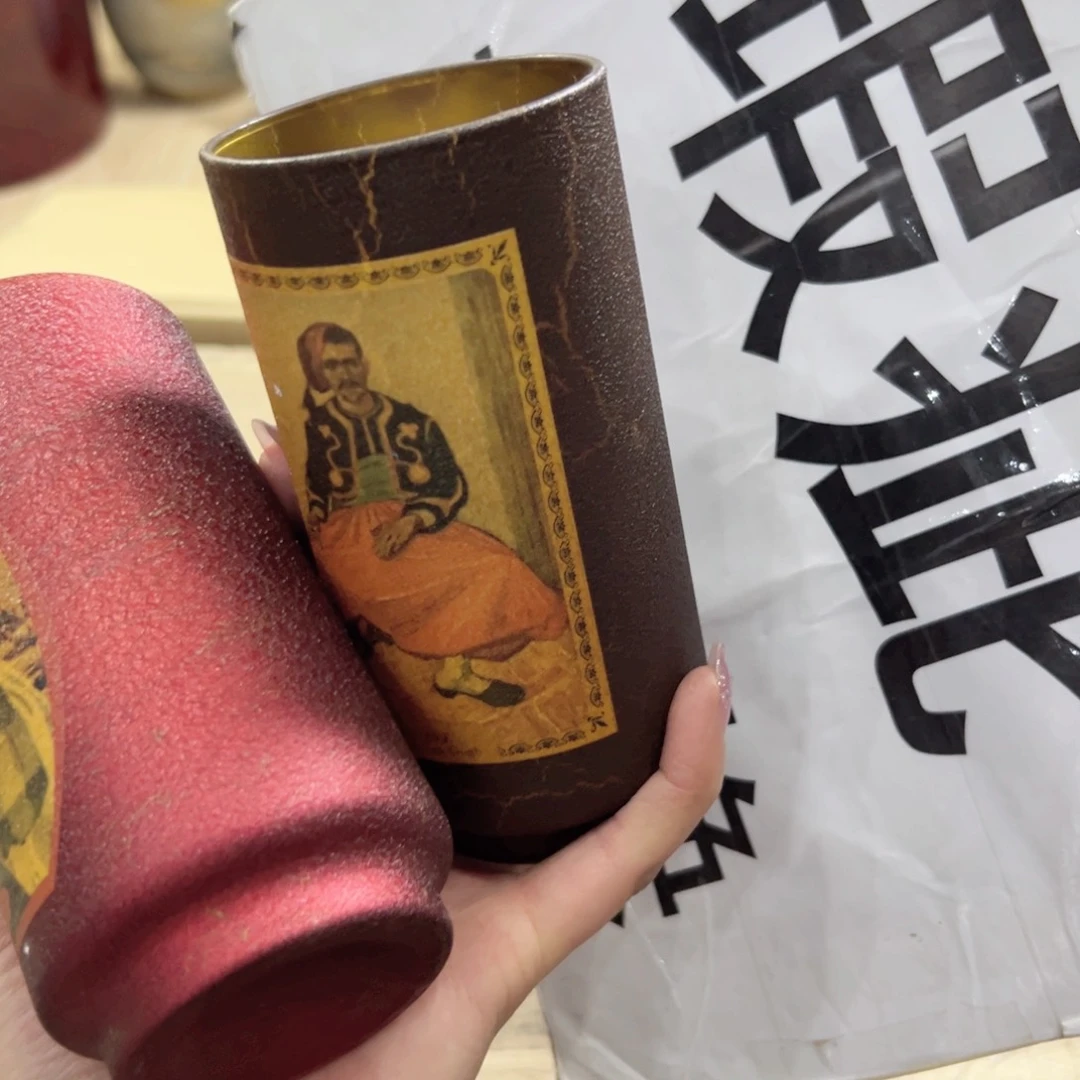 瓷片陶瓷和金属表面上产生