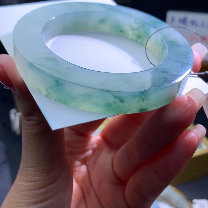 定制翡翠未镶嵌翡翠手镯