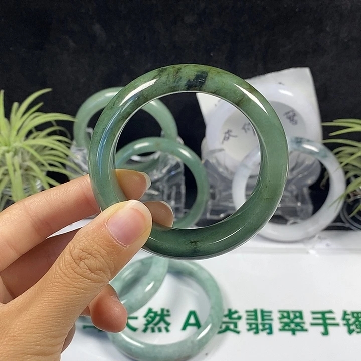 未镶嵌手镯翡翠78号。 50.7圈