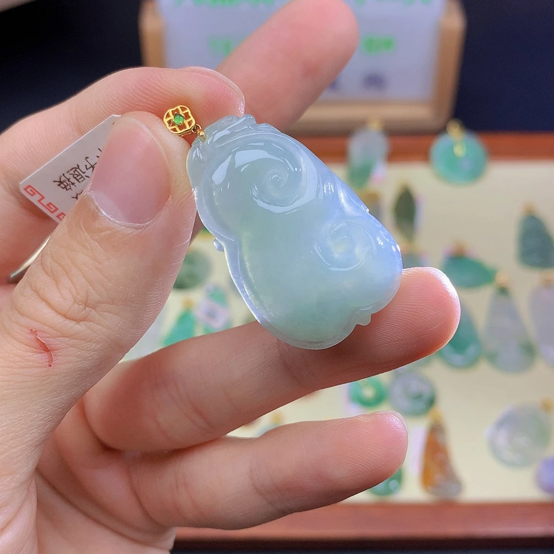 翡翠18K金镶嵌颈饰翡翠