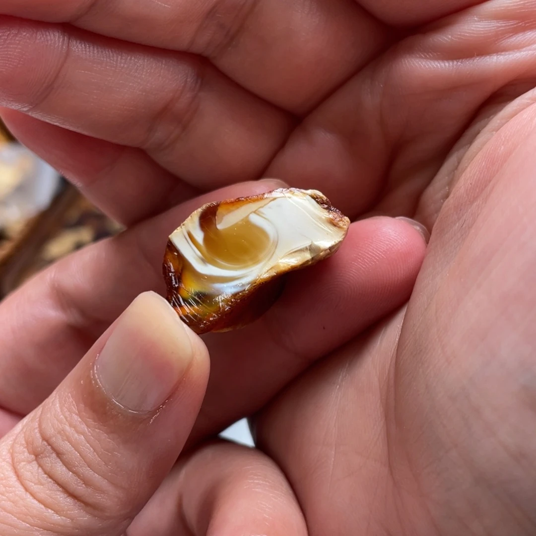 勇***士定制琥珀天然蜜蜡原石