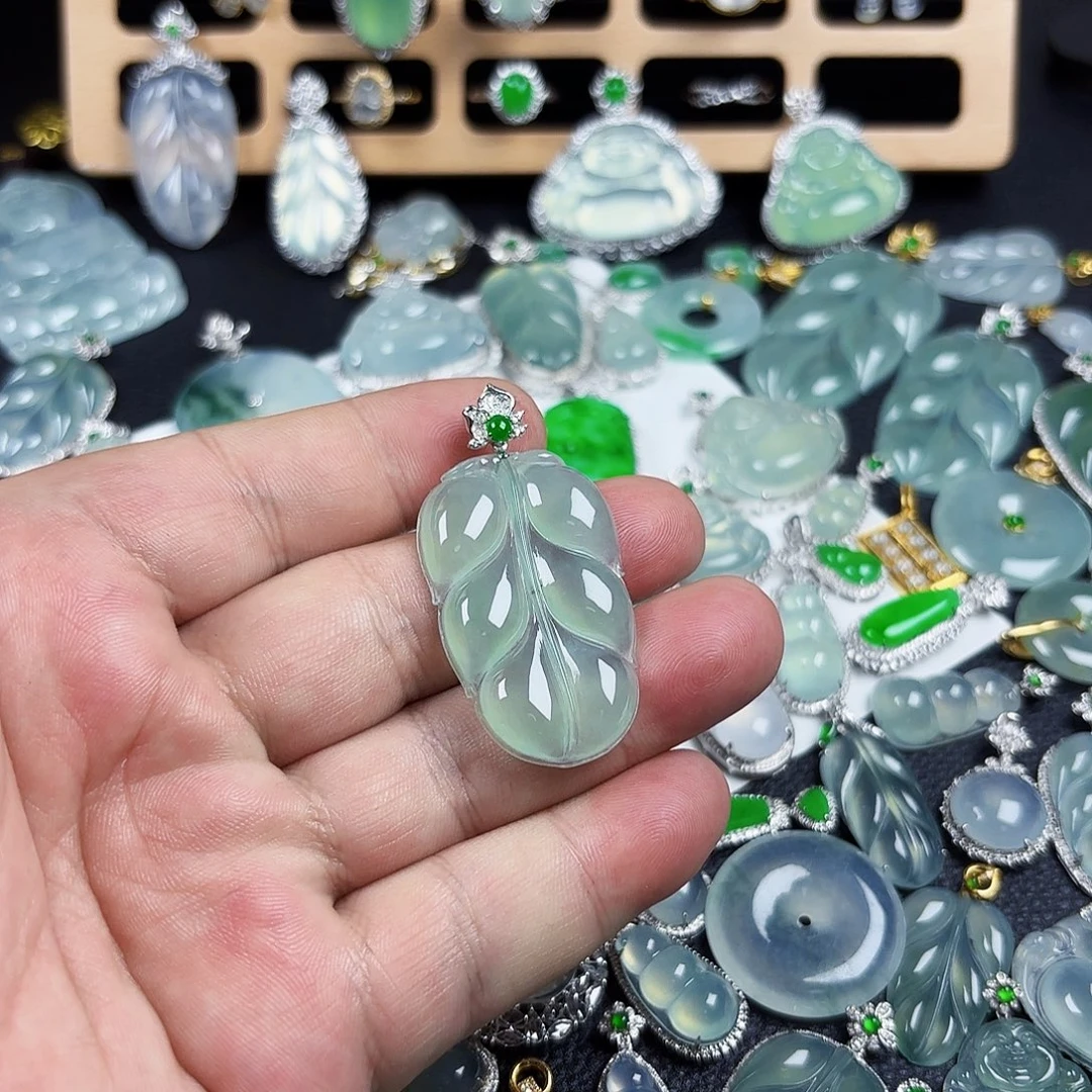 翡翠18K金镶嵌颈饰天然缅甸A货翡翠