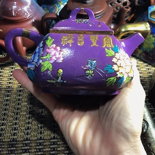 紫砂茶壶原矿泥料手工制作紫砂壶。