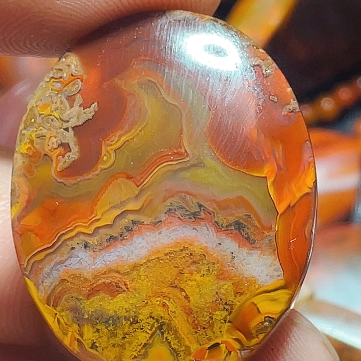 玛瑙/玉髓玛瑙未镶嵌行**止