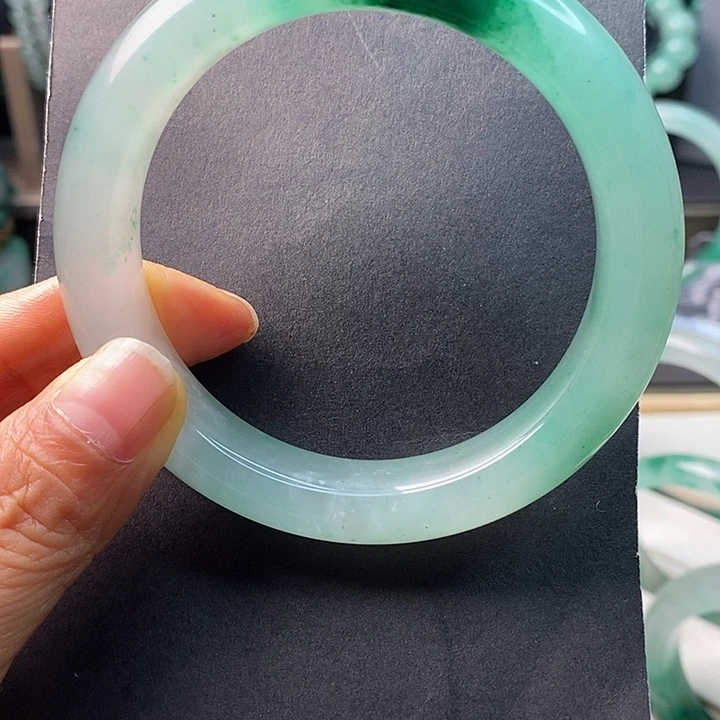 石英质玉（非洲翠）未镶嵌手镯