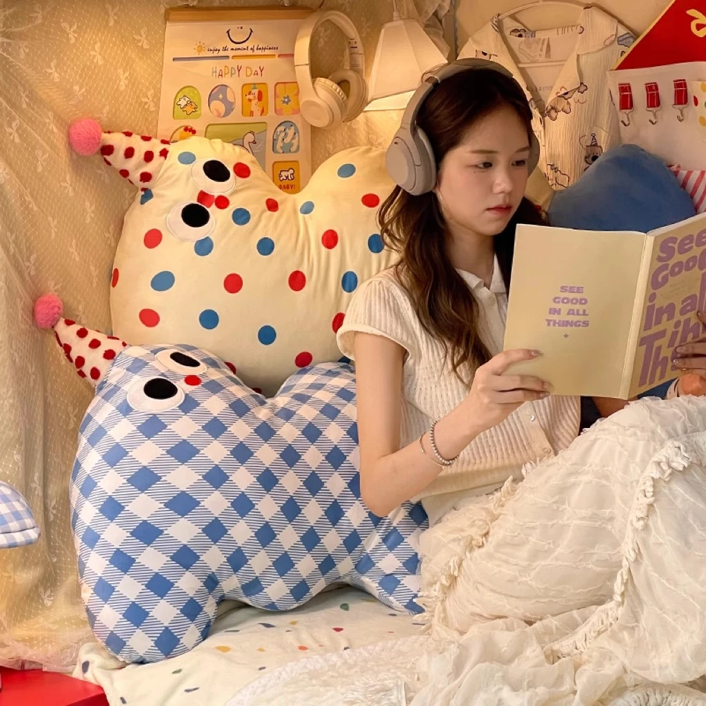 大宿小舍小怪兽睡觉抱枕女生夹腿长条靠枕宿舍可爱卡通床头靠背垫