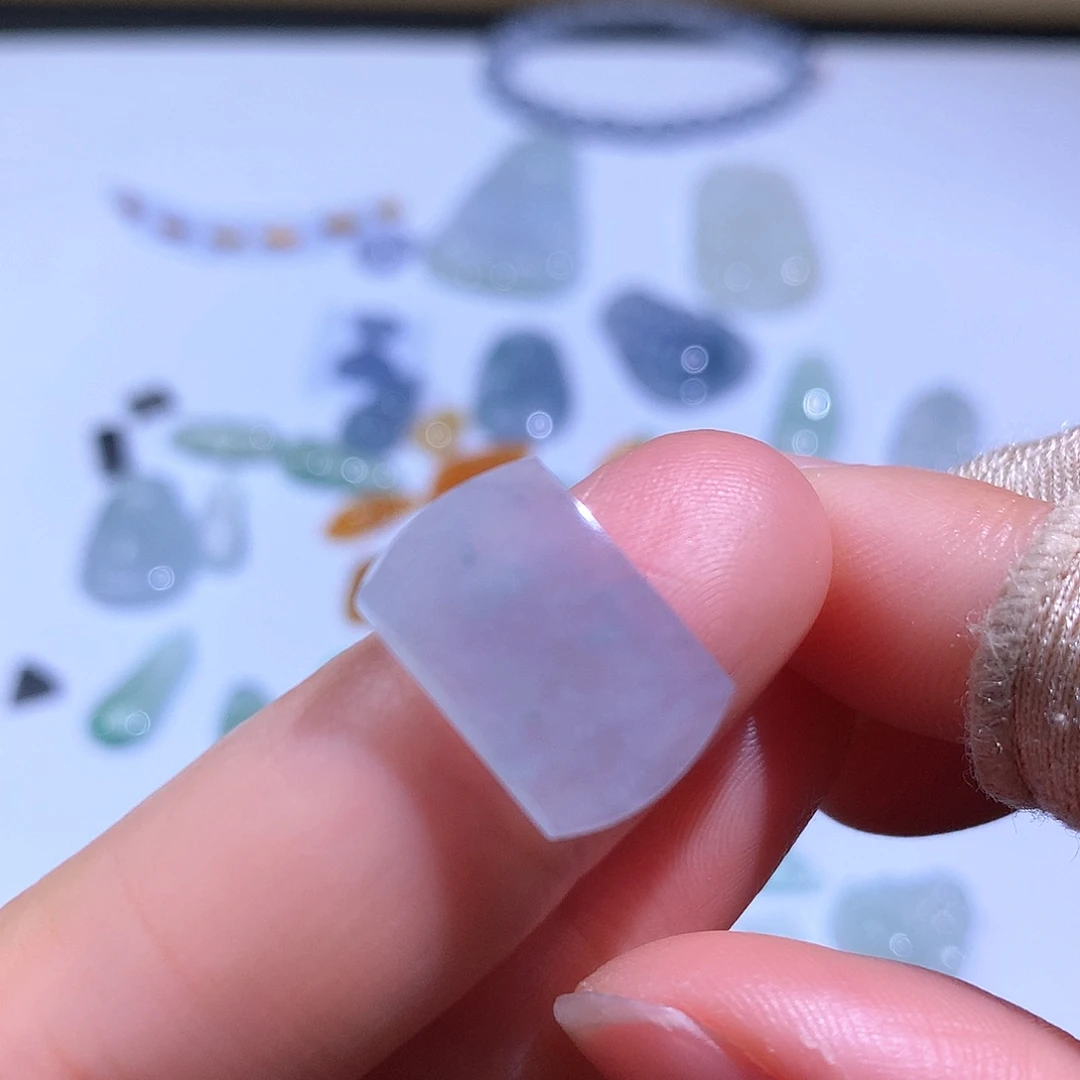 翡翠颈饰未镶嵌马鞍