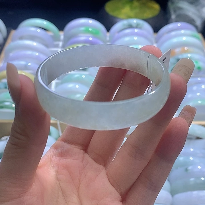 阿***.未镶嵌手链翡翠小雅54圈口