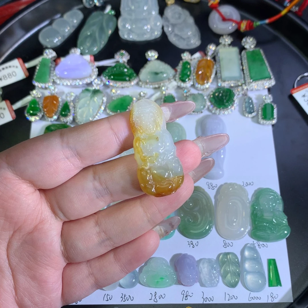 翡翠裸石未镶嵌黄观音