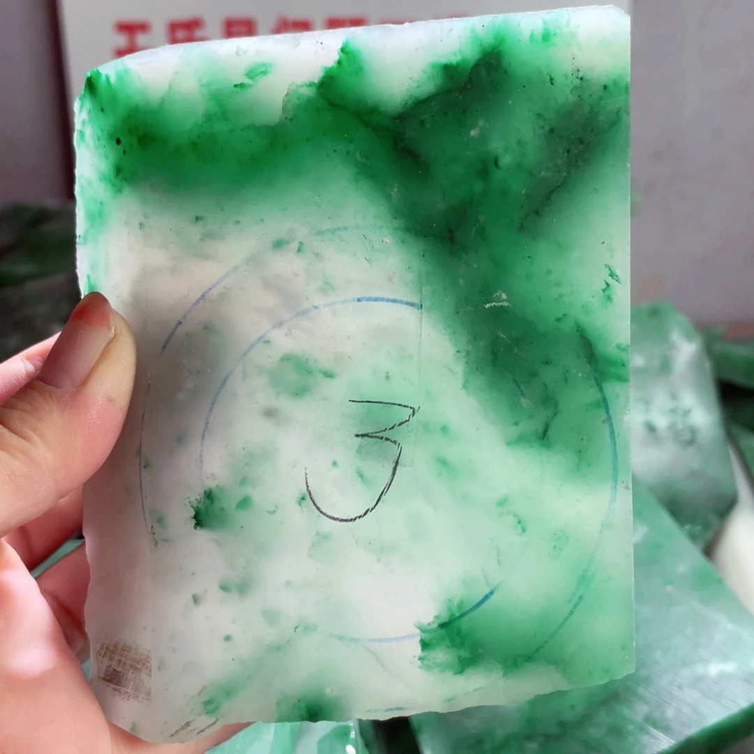 愉***悦定制石英质玉（非洲翠）