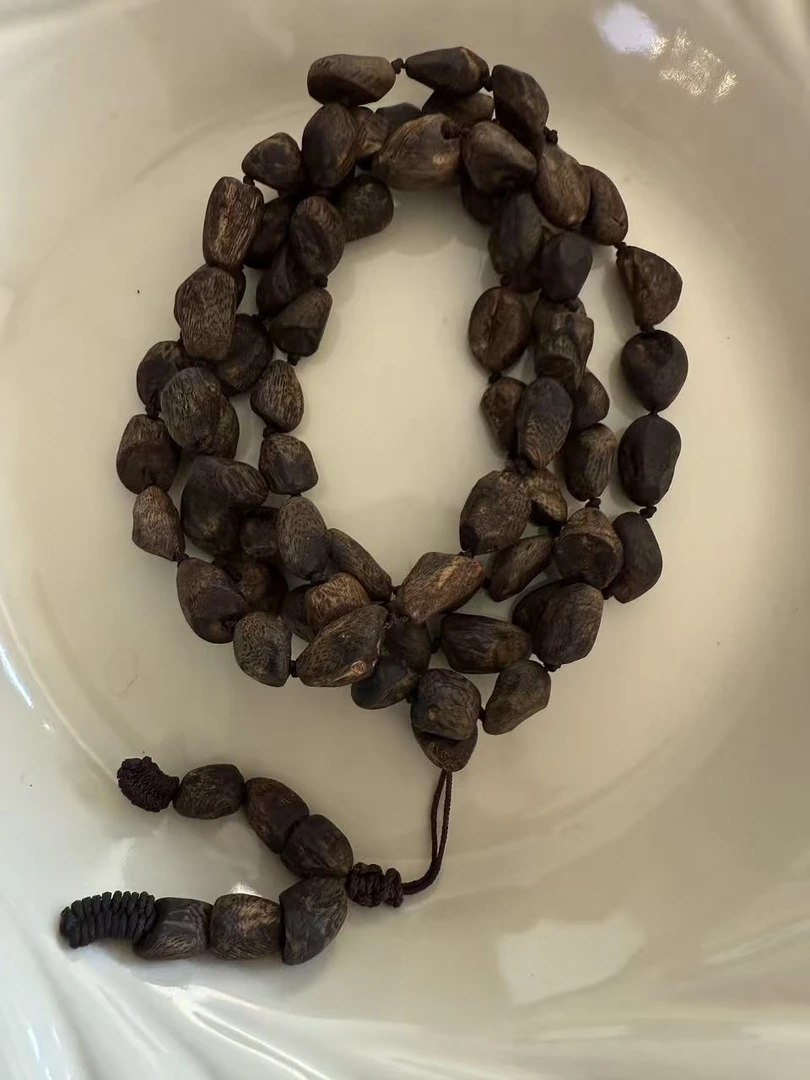 沉香海南乌身圆叶6年老料沉水随形板头25g多样性发货发其一